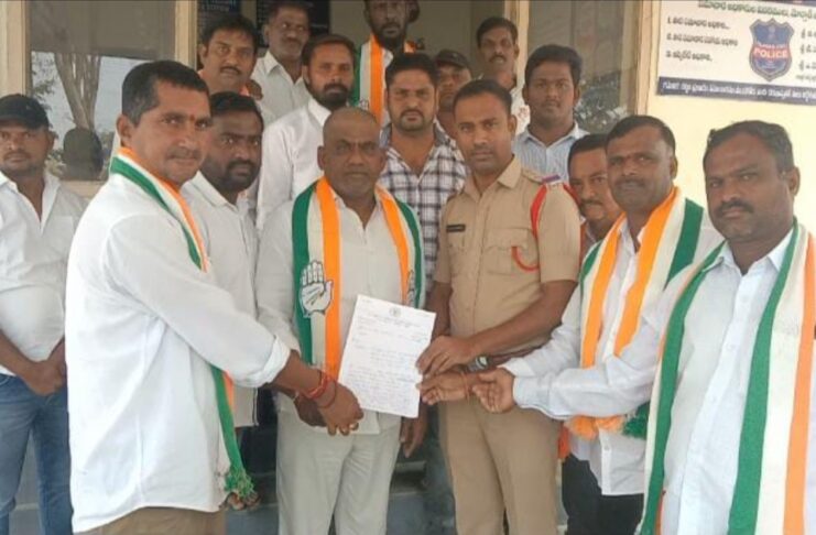 Complaint of Congress workers to register a case against Balka Suman