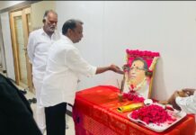 A grand floral tribute to Professor Jayashankar’s portrait