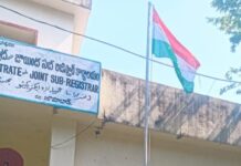 Tahsildar hoisted the national flag