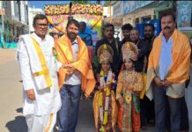Students recite Bhagavad Ghita on city streets