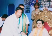 Sahitya Shiromani Madugula Nagaphani Sharma congratulated the famous historian Kankanala Rajeshwar