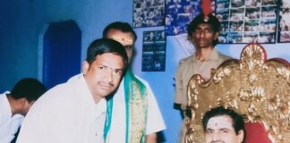 Sahitya Shiromani Madugula Nagaphani Sharma congratulated the famous historian Kankanala Rajeshwar