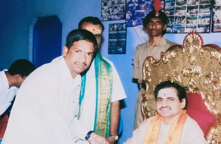 Sahitya Shiromani Madugula Nagaphani Sharma congratulated the famous historian Kankanala Rajeshwar