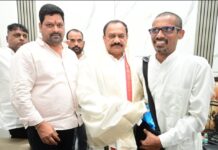 TPCC Chief Mahesh Kumar Goud was felicitated by the priests of Limbadrigutta temple