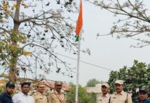 Armoor MVI Rahul Kumar unfurls the national flag