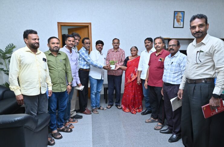 Media Accreditation Committee Members Meet with Additional Collector